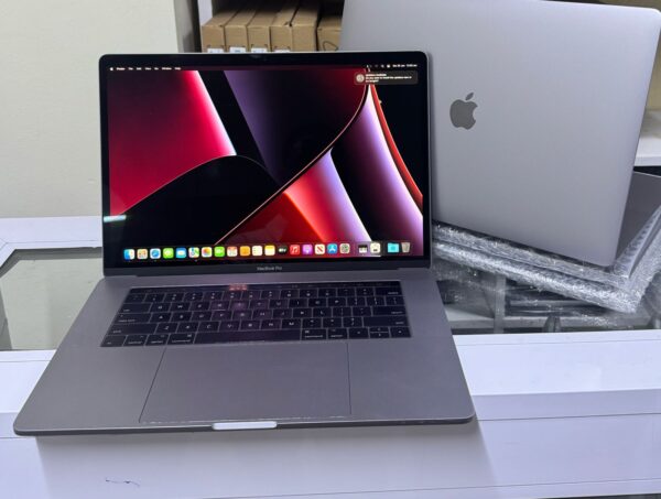 MacBook Pro 15,4 pouces 2019 | 16 Go RAM | 512 Go SSD